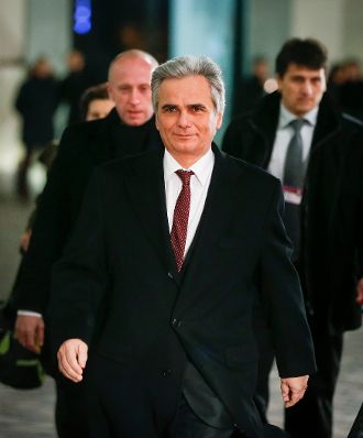 Am 28. November 2013 begann das zweit&auml;gige Gipfeltreffen &Ouml;stliche Partnerschaft in Vilnius. Im Bild Bundeskanzler Werner Faymann am Weg zum Abendempfang.