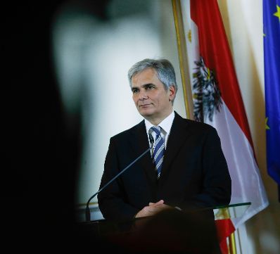 Am 9. Dezember 2013 fand im Anschluss an das Treffen der Bundesregierung und den Landeshauptleuten eine Pressekonferenz im Bundeskanzleramt statt. Im Bild Bundeskanzler Werner Faymann.
