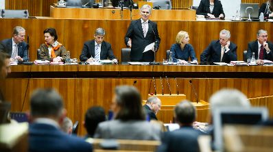 Am 17. Dezember 2013 stellte Bundeskanzler Werner Faymann im Nationalrat im Parlament das Arbeitsprogramm der Bundesregierung f&uuml;r die kommenden f&uuml;nf Jahre vor.