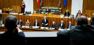 Am 17. Dezember 2013 stellte Bundeskanzler Werner Faymann im Nationalrat im Parlament das Arbeitsprogramm der Bundesregierung f&uuml;r die kommenden f&uuml;nf Jahre vor.