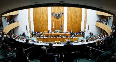 Am 17. Dezember 2013 stellte Bundeskanzler Werner Faymann im Parlament das Arbeitsprogramm der Bundesregierung f&uuml;r die kommenden f&uuml;nf Jahre vor.