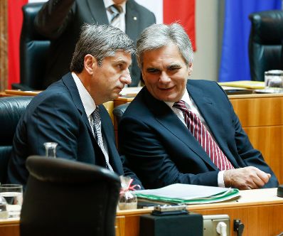 Am 19. Dezember 2013 stellte der Bundeskanzler im Bundesrat im Parlament das Arbeitsprogramm der Bundesregierung f&uuml;r die kommenden f&uuml;nf Jahre vor. Im Bild Bundeskanzler Werner Faymann (r.) mit Finanzminister und Vizekanzler Michael Spindelegger (l.).