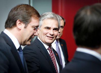 Am 19. Dezember 2013 begann in Br&uuml;ssel der mehrt&auml;gige Europ&auml;ische Rat der EU-Staats- und Regierungschefs. Im Bild Bundeskanzler Werner Faymann (r.) mit Griechenlands Premierminister Antonios Samaras (l.).
