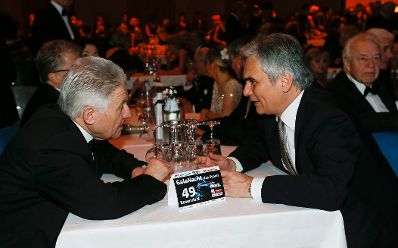 Am 31. J&auml;nner 2014 nahm Bundeskanzler Werner Faymann (r.) an der Er&ouml;ffnung der Galanacht des Sports 2014 in Linz teil. Im Bild mit dem ober&ouml;sterreichischen Landeshauptmann Josef P&uuml;hringer (l.).