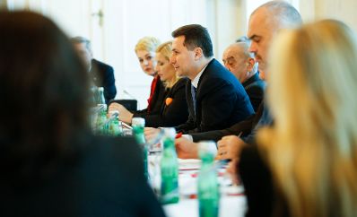 Am 24. November 2014 lud Bundeskanzler Werner Faymann die Mitglieder der Zentraleurop&auml;ischen Initiative (ZEI) zu einem Gipfeltreffen in das Bundeskanzleramt ein. Im Bild (v.r.n.l.) der Premierminister der Republik Albanien Edi Rama, der Vorsitzende des Ministerrates von Bosnien und Herzegowina Vjekoslav Bevanda, der Premierminister der Republik Mazedonien Nikola Gruevski, die Vize-Premierministerin der Republik Serbien Zorana Mihajlovic und die Vize-Au&szlig;enministerin der Ukraine Nataliia Galibarenko.