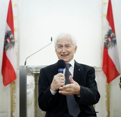 Am 2. Dezember 2014 &uuml;berreichte Bundeskanzler Werner Faymann und Kunst- und Kulturminister Josef Ostermayer das &Ouml;sterreichische Ehrenkreuz f&uuml;r Wissenschaft und Kunst an den Kolping- Ehrenpr&auml;ses Ludwig Zack (im Bild).