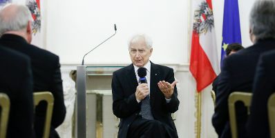 Am 2. Dezember 2014 &uuml;berreichte Bundeskanzler Werner Faymann und Kunst- und Kulturminister Josef Ostermayer das &Ouml;sterreichische Ehrenkreuz f&uuml;r Wissenschaft und Kunst an den Kolping- Ehrenpr&auml;ses Ludwig Zack (im Bild).