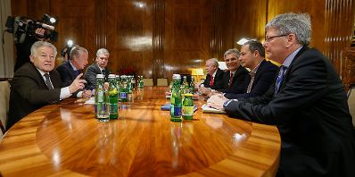 Am 17. Dezember 2014 trat die Steuerreformgruppe der Bundesregierung zu ihrer ersten Sitzung zusammen.