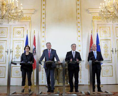 Am 23. Dezember 2014 gab Bundeskanzler Werner Faymann eine Pressekonferenz zum Bundesheer-Paket. Im Bild (v.l.n.r.) Innenministerin Johanna Mikl-Leitner, Vizekanzler Reinhold Mitterlehner, Bundeskanzler Werner Faymann und Verteidigungsminister Gerald Klug.