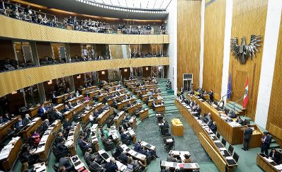 Am 24. November 2014 sprach Bundeskanzler Werner Faymann in der Aktuellen Debatte im Nationalrat zum Thema &quot;Bundesfinanzgesetz 2016&quot; im Parlament.