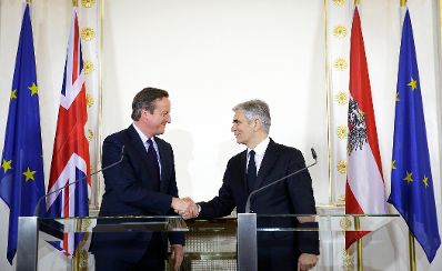 Am 26. November 2015 empfing Bundeskanzler Werner Faymann (r.) den britischen Premierminister David Cameron (l.) zu einem Arbeitsgespr&auml;ch. Im Anschluss fanden Pressestatements statt.