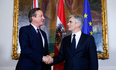 Am 26. November 2015 empfing Bundeskanzler Werner Faymann (r.) den britischen Premierminister David Cameron (l.) zu einem Arbeitsgespr&auml;ch.