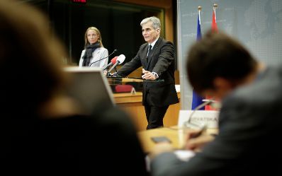 Am 29. November 2015 fand in Br&uuml;ssel der Sondergipfel der Staats- und Regierungschefs statt. Im Bild Bundeskanzler Werner Faymann bei der Pressekonferenz nach dem Europ&auml;ischen Rat.