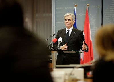 Am 29. November 2015 fand in Br&uuml;ssel der Sondergipfel der Staats- und Regierungschefs statt. Im Bild Bundeskanzler Werner Faymann bei der Pressekonferenz nach dem Europ&auml;ischen Rat.