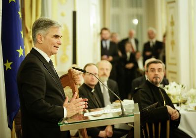 Am 1. Dezember 2015 fand im Bundeskanzleramt das vorweihnachtliche Abendessen im Rahmen des interreligi&ouml;sen Dialoges statt. Im Bild Bundeskanzler Werner Faymann.