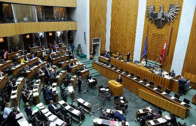 Am 10. Dezember 2015 stellte sich Bundeskanzler Werner Faymann den Fragen der Abgeordneten im Parlament.