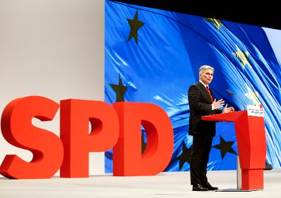Am 12. Dezember 2015 besuchte Bundeskanzler Werner Faymann (im Bild) den Bundesparteitag der SPD in Berlin.