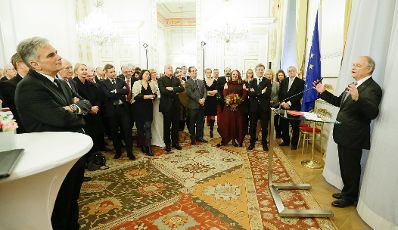 Am 14. Dezember 2015 &uuml;berreichte Bundeskanzler Werner Faymann die Urkunde mit der Manfred Matzka der Berufstitel Professor verliehen wurde.