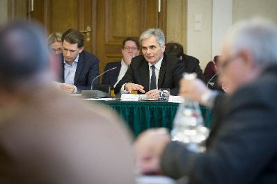Am 16. Dezember 2015 sprach Bundeskanzler Werner Faymann (r.) beim EU-Hauptausschuss im Parlament. Im Bild mit Au&szlig;enminister Sebastian Kurz (l.).