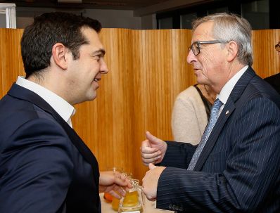 Am 17. Dezember 2015 lud Bundeskanzler Werner Faymann zu einem Vorbereitungstreffen zum EU-Rat in Br&uuml;ssel. Im Bild der griechische Premierminister Alexis Tsipras (l.) mit dem EU-Kommissionspr&auml;sidenten Jean-Claude Juncker (r.).