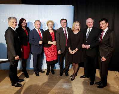 Am 21. Dezember 2015 fand der Festakt 15 Jahre Landeshauptmann Hans Niessl im Kultur- und Kongresszentrum in Eisenstadt statt. Im Bild (v.l.n.r.) Bundeskanzler Werner Faymann, Landesr&auml;tin Astrid Eisenkopf, Landeshauptmann Hans Niessl, Landesr&auml;tin Verena Dunst, Landesrat Norbert Darabos, Parlamentspr&auml;sidentin Doris Bures und Landeshauptmann Erwin Pr&ouml;ll.