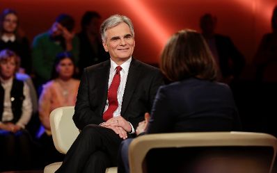 Am 13. M&auml;rz 2016 stellte sich Bundeskanzler Werner Faymann (im Bild) den Fragen der Moderatorin Ingrid Thurnher in der ORF Sendung "Im Zentrum".