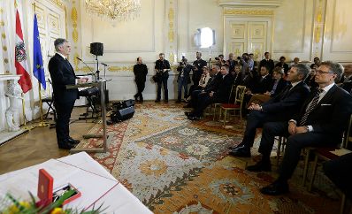 Am 23. M&auml;rz 2016 &uuml;berreichte Bundeskanzler Werner Faymann das Gro&szlig;e Ehrenzeichen f&uuml;r Verdienste um die Republik &Ouml;sterreich an den f&uuml;nffachen Gesamtweltcup-Sieger im alpinen Skisport Marcel Hirscher.