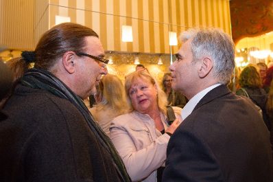 Am 26. April 2016 nahm Bundeskanzler Werner Faymann (r.) an der Buchpr&auml;sentation &quot;Die Geschichte des Austropop in 20 Songs&quot; im Filmcasino Wien teil. Im Bild mit dem Autor Rudi Dolezal (l.) und Marianne Mendt (m.).