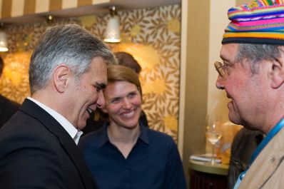 Am 26. April 2016 nahm Bundeskanzler Werner Faymann (l.) an der Buchpr&auml;sentation &quot;Die Geschichte des Austropop in 20 Songs&quot; im Filmcasino Wien teil. Im Bild mit Joesi Prokopetz (r.).