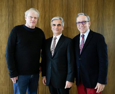 Am 3. Mai 2016 gab Bundeskanzler Werner Faymann (m.) gemeinsam mit dem AK-Pr&auml;sidenten Rudolf Kaske (r.) und dem Gesch&auml;ftsf&uuml;hrer Greenpeace in Zentral- und Osteuropa Alexander Egit (l.) ein Pressestatement zum Thema TTIP.