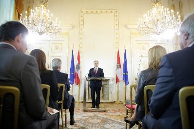 Am 8. Mai 2016 fand im Bundeskanzleramt ein Festakt zum Gedenken an die Befreiung vom Nationalsozialismus und an die Beendigung des Zweiten Weltkrieges in Europa statt. Im Bild Bundeskanzler Werner Faymann bei seiner Ansprache.