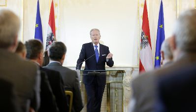 Am 8. Mai 2016 fand im Bundeskanzleramt ein Festakt zum Gedenken an die Befreiung vom Nationalsozialismus und an die Beendigung des Zweiten Weltkrieges in Europa statt. Im Bild Vizekanzler und Bundesminister Reinhold Mitterlehner bei seiner Ansprache.