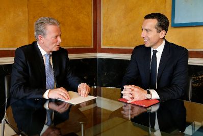 Am 17. Mai 2016 trafen Vizekanzler und Bundesminister Reinhold Mitterlehner (l.) und Christian Kern (r.) zu einem Arbeitsgespr&auml;ch zusammen.