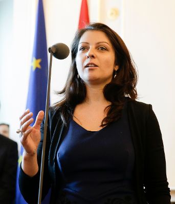 Am 18. Mai 2016 begr&uuml;&szlig;te Bundeskanzler Christian Kern die Mitarbeiter des Bundeskanzleramtes. Im Bild Muna Duzdar, Staatssekret&auml;rin im Bundeskanzleramt.