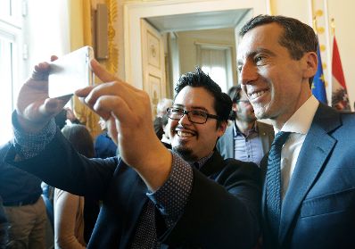 Am 18. Mai 2016 begr&uuml;&szlig;te Bundeskanzler Christian Kern die Mitarbeiter des Bundeskanzleramtes.