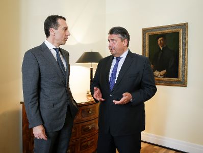 Am 23. Juni 2016 traf Bundeskanzler Christian Kern (l.) im Rahmen seines Besuches in Berlin den deutschen Vizekanzler Sigmar Gabriel (r.) zu einem Gespr&auml;ch.