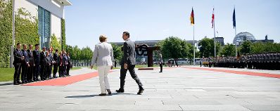 Am 23. Juni 2016 traf Bundeskanzler Christian Kern (r.) im Rahmen seines Besuches in Berlin die deutsche Bundeskanzlerin Angela Merkel (l.) zu einem Gespr&auml;ch.