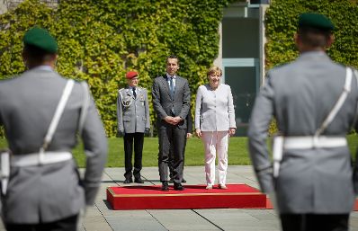 Am 23. Juni 2016 traf Bundeskanzler Christian Kern (l.) im Rahmen seines Besuches in Berlin die deutsche Bundeskanzlerin Angela Merkel (r.) zu einem Gespr&auml;ch.