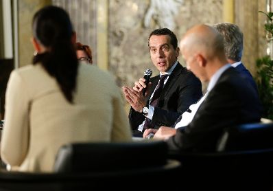 Am 4. Juli 2016 fand in der Aula der Wissenschaften eine Diskussion zum "Wirtschaftspolitischen Programm &Ouml;sterreich 2016-17" statt. Im Bild Bundeskanzler Christian Kern.