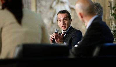 Am 4. Juli 2016 fand in der Aula der Wissenschaften eine Diskussion zum "Wirtschaftspolitischen Programm &Ouml;sterreich 2016-17" statt. Im Bild Bundeskanzler Christian Kern.