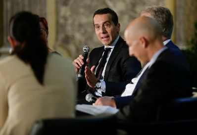 Am 4. Juli 2016 fand in der Aula der Wissenschaften eine Diskussion zum "Wirtschaftspolitischen Programm &Ouml;sterreich 2016-17" statt. Im Bild Bundeskanzler Christian Kern.