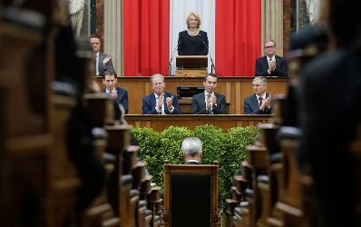 Am 8. Juli 2016 fand die Verabschiedung von Bundespr&auml;sident Heinz Fischer im Parlament statt. Im Bild Bundeskanzler Christian Kern (m.r.) mit Vizekanzler und Bundesminister Reinhold Mitterlehner (m.l.), Au&szlig;enminister Sebastian Kurz (l.) und Sozialminister Alois St&ouml;ger (r.).
