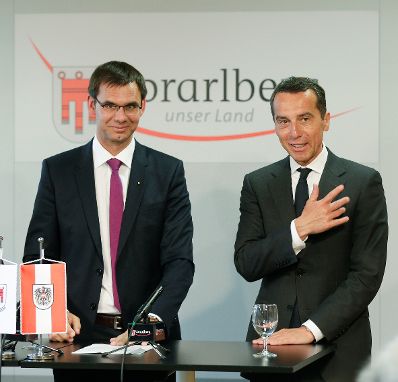 Am 19. Juli 2016 besuchte Bundeskanzler Christian Kern (r.) das Bundesland Vorarlberg. Im Bild mit Landeshauptmann Markus Wallner (l.) bei einer gemeinsamen Pressekonferenz.