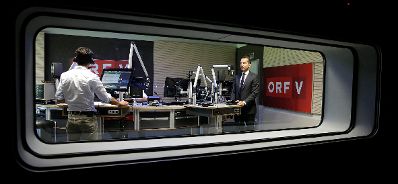 Am 19. Juli 2016 besuchte Bundeskanzler Christian Kern (r.) das Bundesland Vorarlberg. Im Bild beim ORF Vorarlberg.