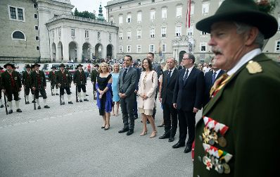 Am 28. Juli 2016 fand der Festakt anl&auml;sslich der Er&ouml;ffnung der 96. Salzburger Festspiele statt. Im Bild (v.r.n.l.) 2. Nationalratspr&auml;sident Karlheinz Kopf, Landeshauptmann Wilfried Haslauer, Pr&auml;sident des Bundesrates Mario Lindner, Familienministerin Sophie Karmasin, Bundeskanzler Christian Kern, Vizepr&auml;sidentin des Bundesrates Ingrid Winkler und Nationalratspr&auml;sidentin Doris Bures.