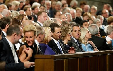 Am 28. Juli 2016 fand in der Felsenreitschule der Festakt anl&auml;sslich der Er&ouml;ffnung der 96. Salzburger Festspiele statt. Im Bild (v.l.n.r.) Kunst- und Kulturminister Thomas Drozda, Christina R&ouml;sslhuber, Landeshauptmann Wilfried Haslauer, Nationalratspr&auml;sidentin Doris Bures, Erbprinz Alois von und zu Liechtenstein und seine Ehefrau Sophie, Bundeskanzler Christian Kern und Ehefrau Eveline Steinberger-Kern.