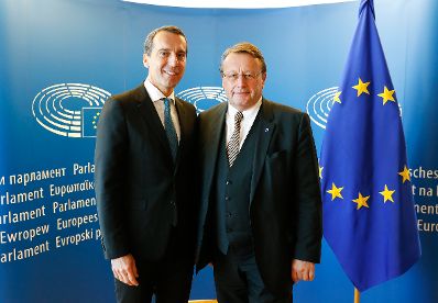 Am 5. Oktober 2016 traf Bundeskanzler Christian Kern (l.) die &ouml;sterreichischen Abgeordneten zum Europ&auml;ischen Parlament in Stra&szlig;burg. Im Bild mit Paul R&uuml;big (r.).