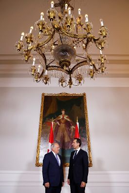 Am 13. Oktober 2016 empfing Bundeskanzler Christian Kern (r.) den Bundespr&auml;sidenten der Schweizer Eidgenossenschaft Johann Schneider-Ammann (l.) zu einem Arbeitsgespr&auml;ch im Bundeskanzleramt.