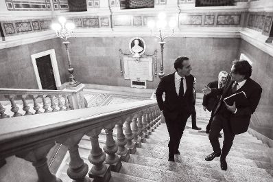 Am 17. Oktober 2016 stellte sich Bundeskanzler Christian Kern (l.) den Fragen des Chefredakteur der deutschen Wochenzeitung Die Zeit Giovanni di Lorenzo (r.) beim ZEIT-Gespr&auml;ch im MAK.