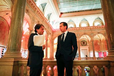Am 17. Oktober 2016 stellte sich Bundeskanzler Christian Kern (r.) den Fragen des Chefredakteur der deutschen Wochenzeitung Die Zeit Giovanni di Lorenzo (l.) beim ZEIT-Gespr&auml;ch im MAK.
